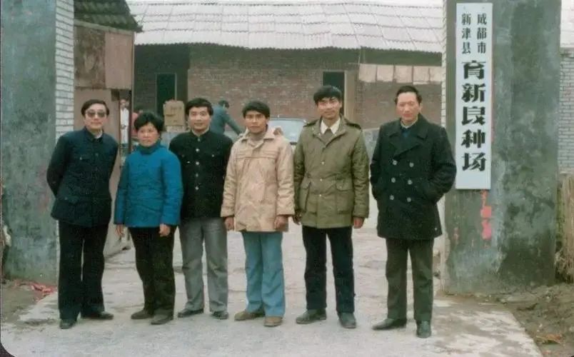 图片[5]-贫困户四兄弟白手起家，凑1000块创业赚了三千亿，拼的是什么？-阿志说钱