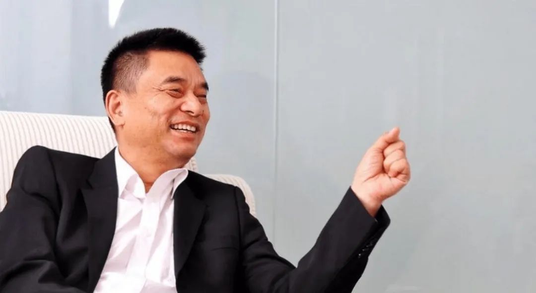 图片[1]-贫困户四兄弟白手起家，凑1000块创业赚了三千亿，拼的是什么？-阿志说钱